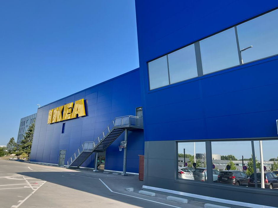 Photo après intervention de remise en peinture des 8000m² de façade par procédé électrostatique