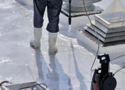 Nettoyage du support avant cool roofing