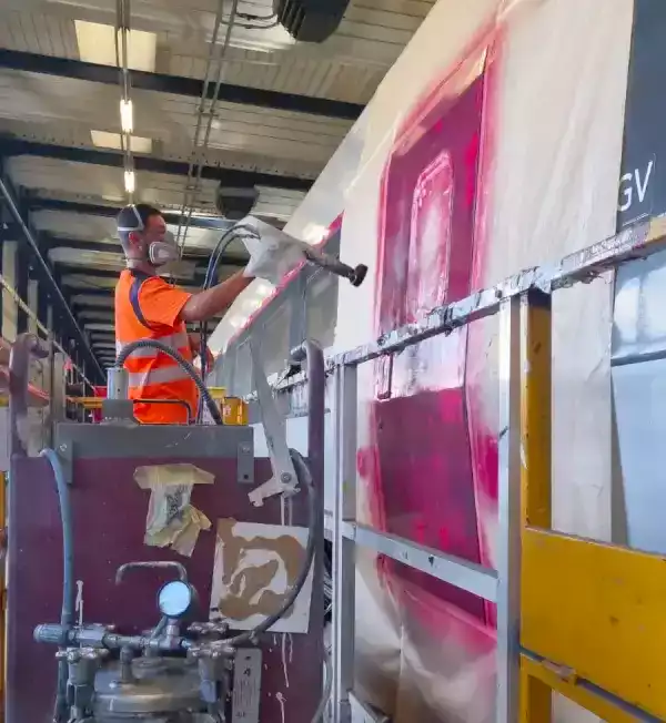Remise en peinture industrielle d'un train
