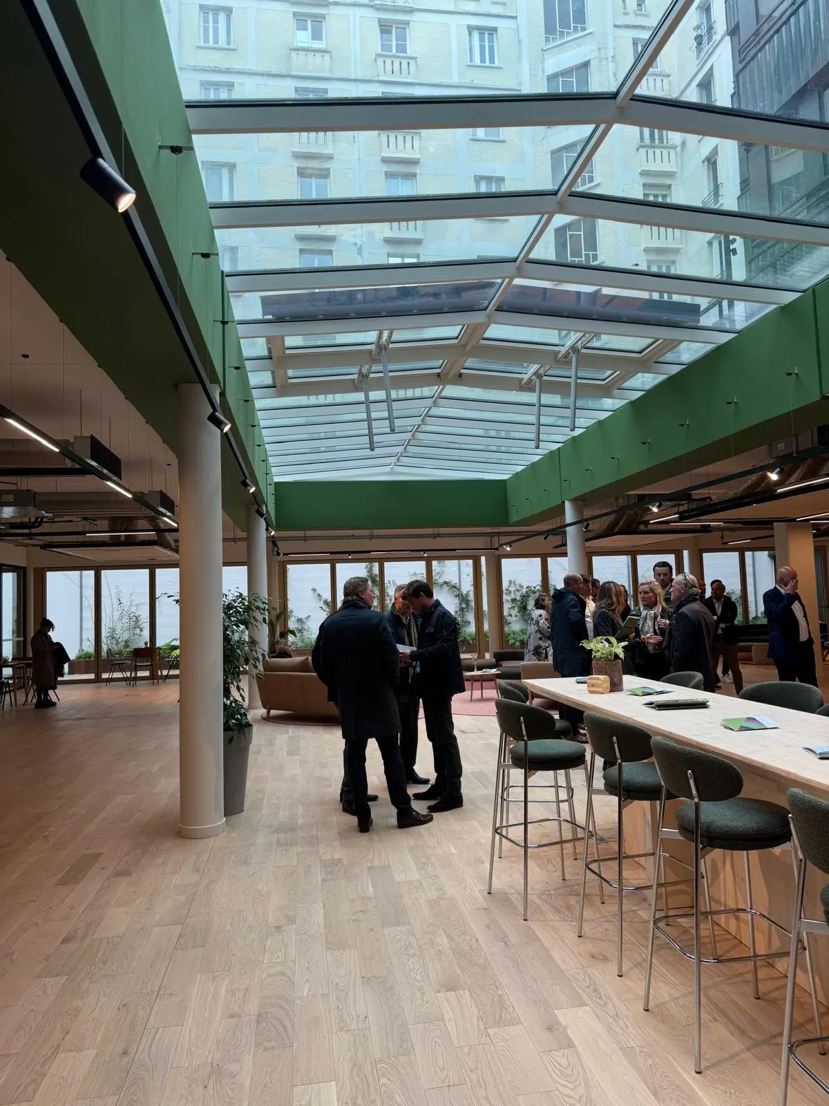 Apres-rehabilitation-la-traversee-peinture-electrostatique-interieure-verriere Après intervention de réhabilitation verrière à la traversée par peinture électrostatique