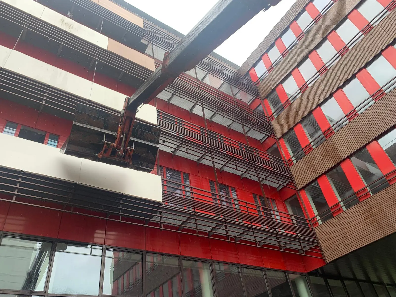 Avant-rehabilitation-la-traversee-peinture-electrostatique-exterieur Avant intervention de réhabilitation extérieure à la traversée