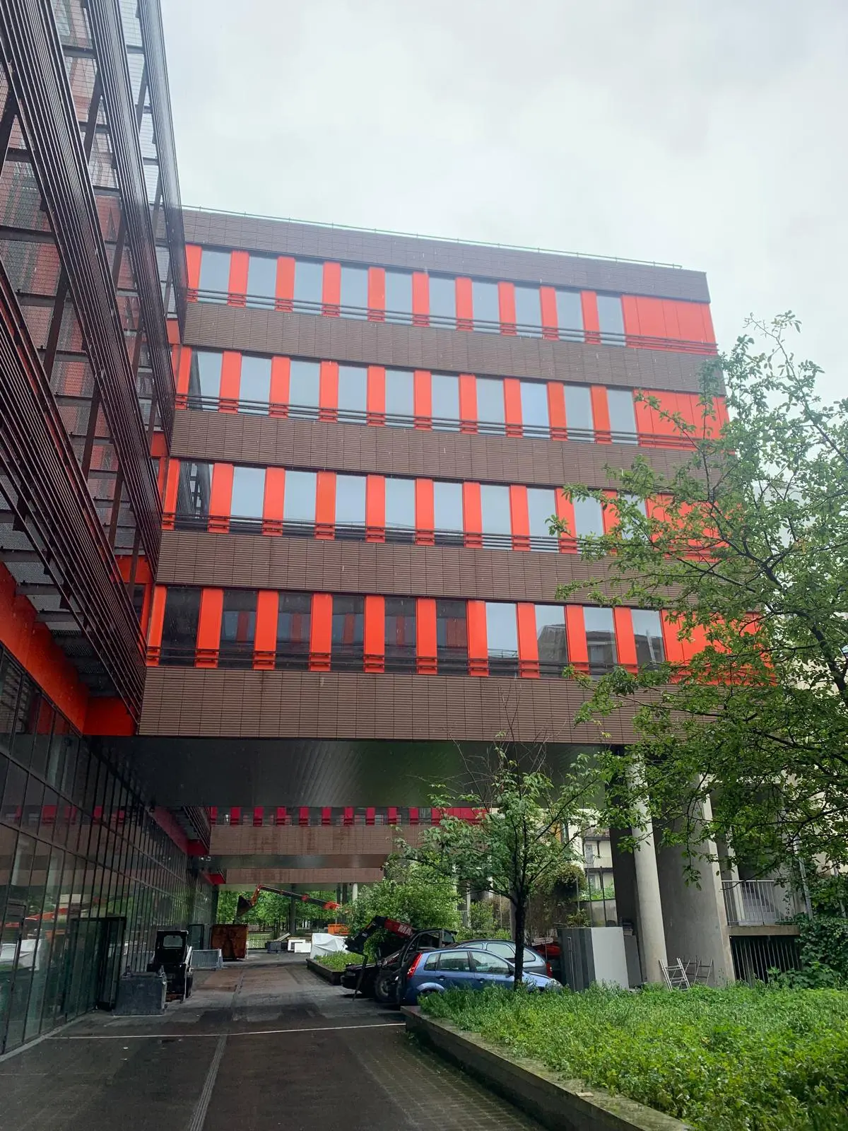 Avant-rehabilitation-la-traversee-peinture-electrostatique-facade Avant intervention de réhabilitation façade à la traversée