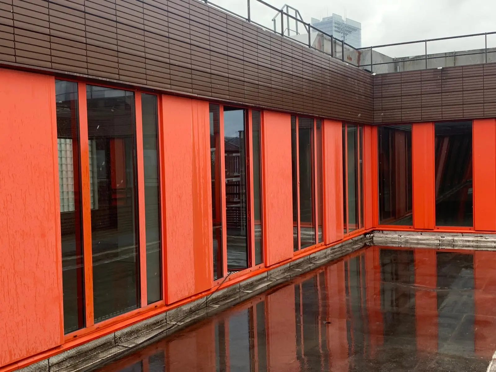 Avant-rehabilitation-la-traversee-peinture-electrostatique-terrasse Avant intervention de réhabilitation terrasse à la traversée