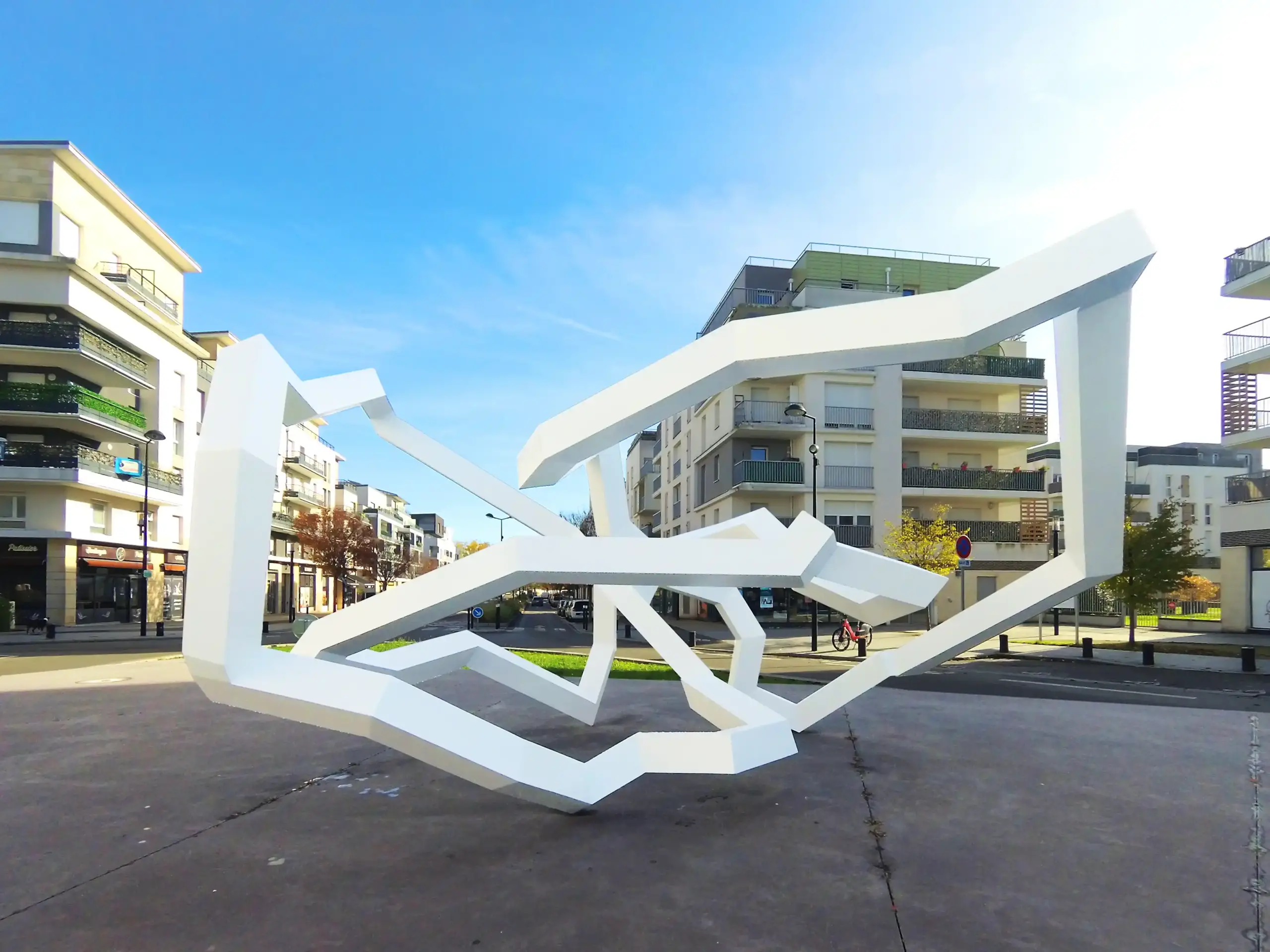 apres remise en peinture électrostatique sculpture urbaine