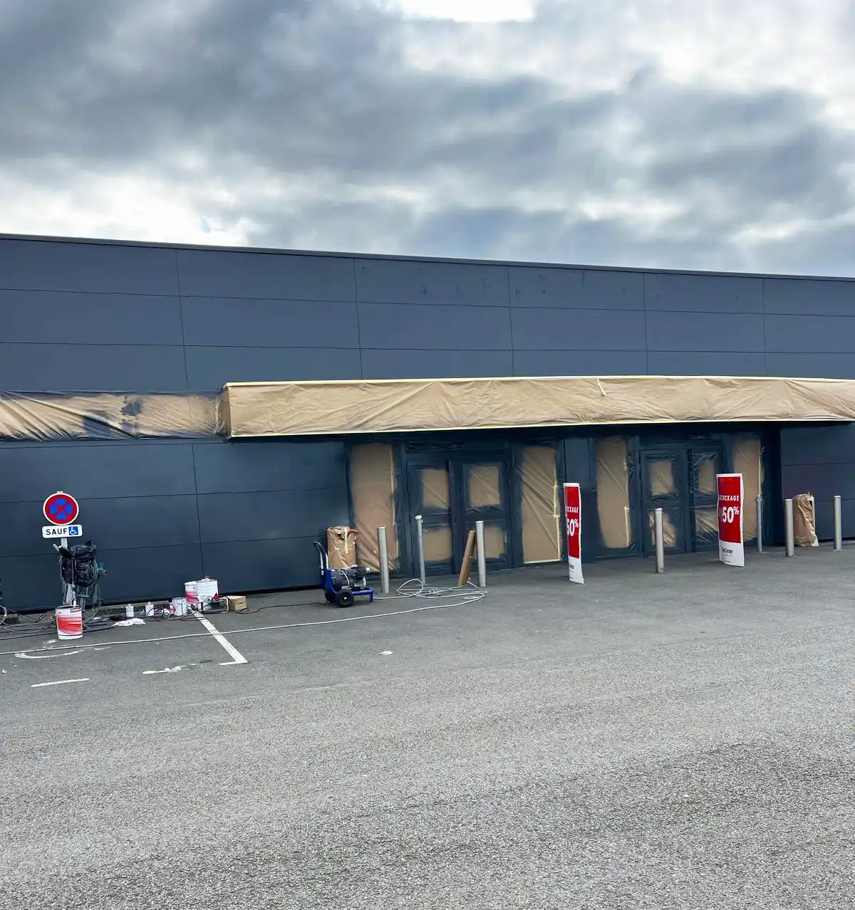 pendant-chantier-districenter-peinture-electrostatique-bardage Pendant chantier DistriCenter remise en peinture électrostatique de bardage