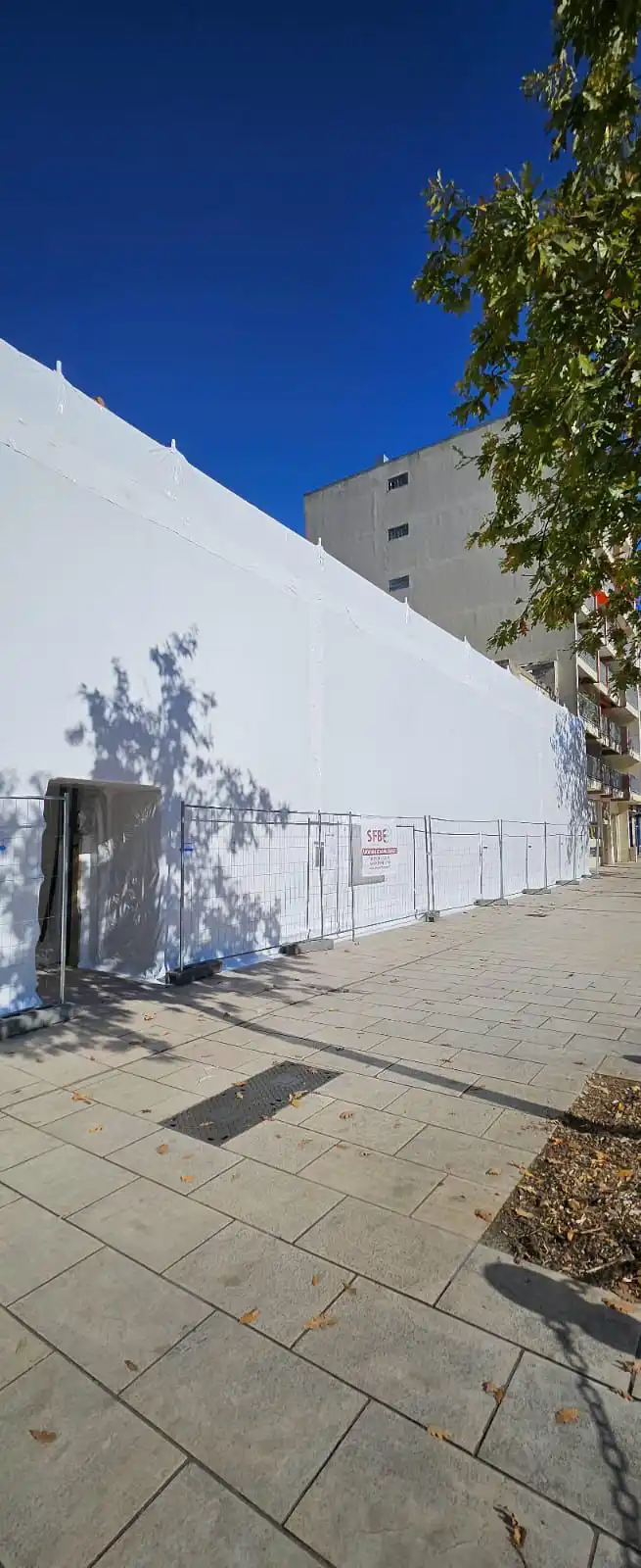 echafaudage en thermo bachage de la sous-prefecture d'arcachon exterieur