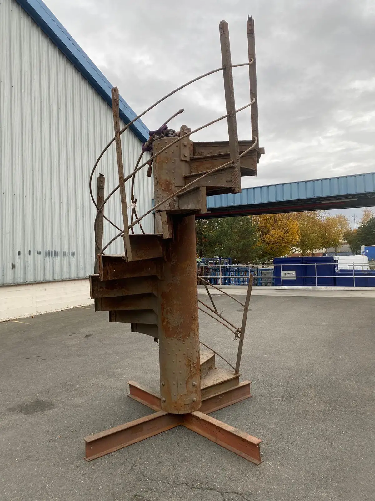 Avant déplombage de l'escalier de la Tour Eiffel