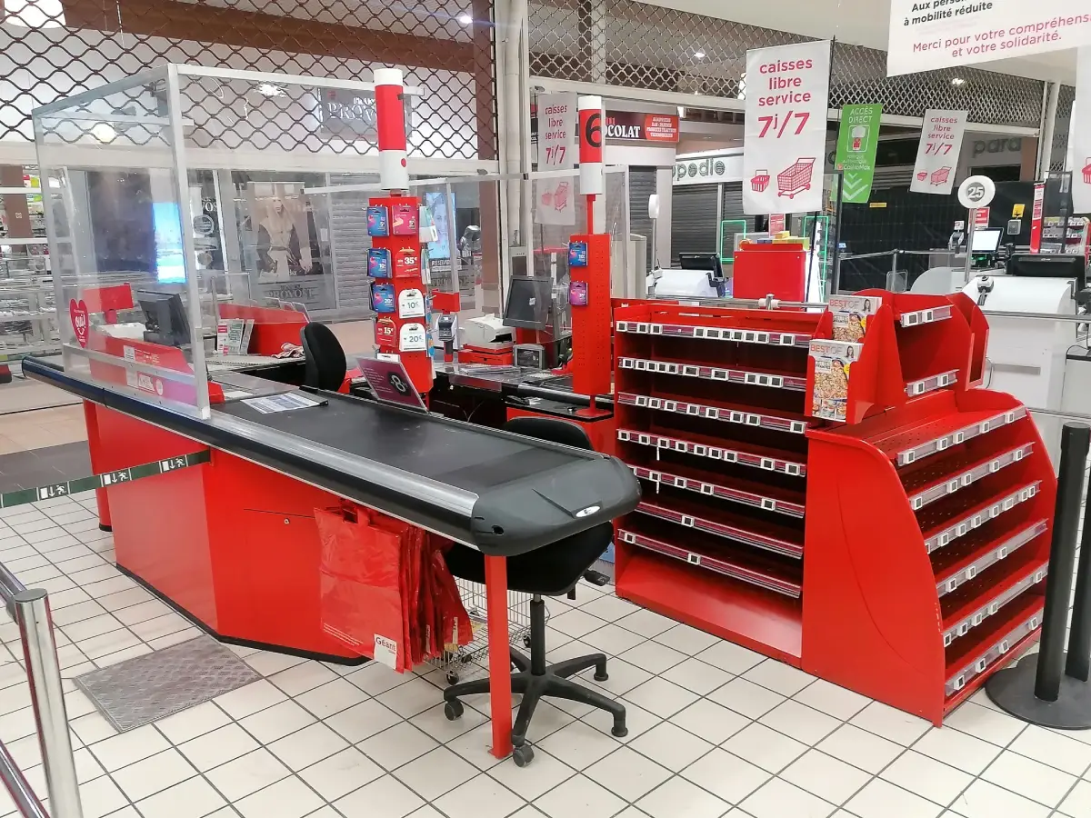 Remise en peinture électrostatique rouge de caisse de magasin