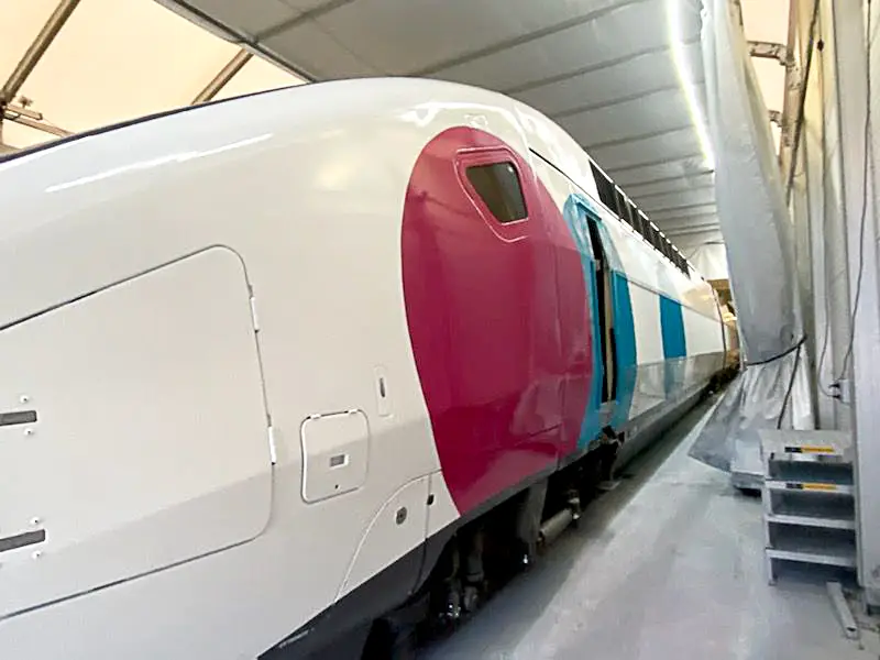 Remise en peinture électrostatique d'un TGV